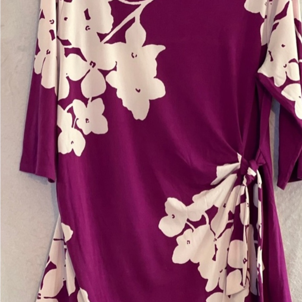 LADIES BOYSENBERRY TOP WITH WHITE FLOWERS